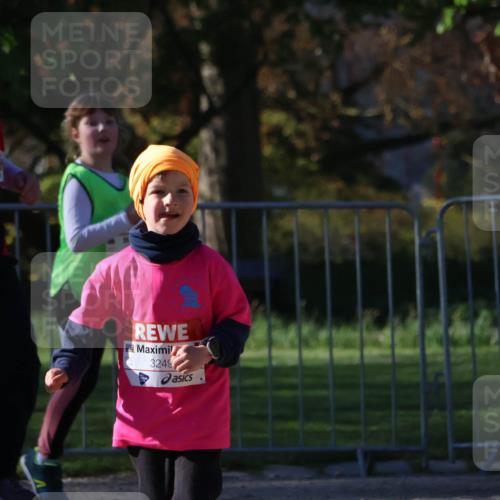25.04.2025 - Das Zehntel Zöllner http://msf.ph/oto/7681440 26.04.2025 07:52:39 Laufen 3249 meine-sportfotos.de