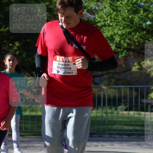 25.04.2025 - Das Zehntel Zöllner http://msf.ph/oto/7681602 26.04.2025 07:52:53 Laufen 3375 meine-sportfotos.de