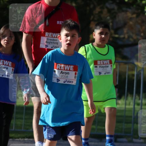 25.04.2025 - Das Zehntel Zöllner http://msf.ph/oto/7681812 26.04.2025 07:53:22 Laufen 2049, 1510, 2058 meine-sportfotos.de
