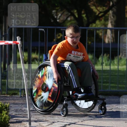 25.04.2025 - Das Zehntel Zöllner http://msf.ph/oto/7682232 26.04.2025 07:55:34 Laufen 3749 meine-sportfotos.de