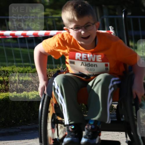 25.04.2025 - Das Zehntel Zöllner http://msf.ph/oto/7682297 26.04.2025 07:55:40 Laufen 3749 meine-sportfotos.de