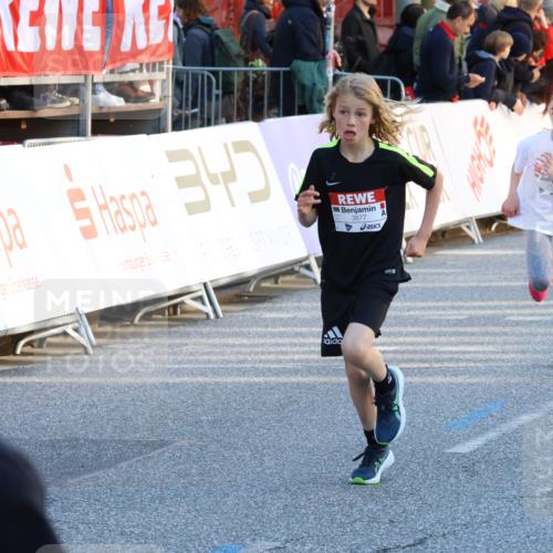 25.04.2025 - Das Zehntel Strokosch-Dieckow http://msf.ph/oto/7684524 26.04.2025 08:51:59 Ziel 1177, 1488, 1546, 1757, 1943, 2010, 2213, 2309, 2348, 2505, 2621, 2644, 2684, 2700, 2848, 2853, 2907, 2914, 2919, 2960, 3049, 3066, 3097, 3099, 3188, 3415, 3877 meine-sportfotos.de