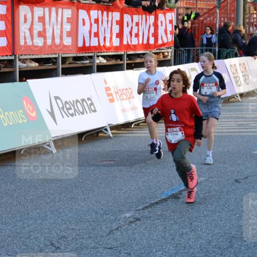 25.04.2025 - Das Zehntel Strokosch-Dieckow http://msf.ph/oto/7687674 26.04.2025 08:53:03 Ziel 1108, 1541, 1568, 1752, 1761, 2187, 2194, 2275, 2464, 2500, 2628, 3063, 3088, 3102, 3178, 3225, 3409, 3462, 3467, 3499, 3592, 3599, 3603, 3617, 3884, 3921, 3944 meine-sportfotos.de