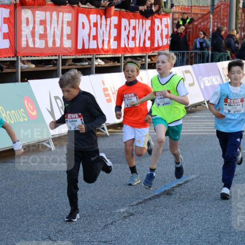 25.04.2025 - Das Zehntel Strokosch-Dieckow http://msf.ph/oto/7687982 26.04.2025 08:53:01 Ziel 1108, 1568, 1752, 1761, 2187, 2275, 2464, 2500, 3063, 3085, 3088, 3102, 3178, 3225, 3409, 3462, 3467, 3499, 3592, 3603, 3617, 3884, 3921, 3944 meine-sportfotos.de