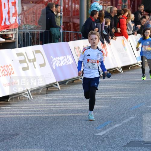 25.04.2025 - Das Zehntel Strokosch-Dieckow http://msf.ph/oto/7693203 26.04.2025 08:49:46 Ziel 1945, 2018, 2021, 2377, 2513, 2696, 3488, 3613 meine-sportfotos.de