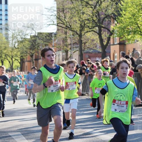25.04.2025 - Das Zehntel MichiJ http://msf.ph/oto/7697538 26.04.2025 08:50:18 Laufen 3599, 3173, 3617 meine-sportfotos.de