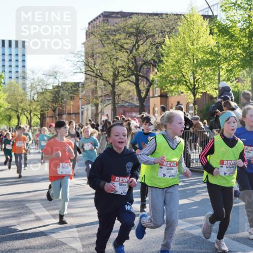 25.04.2025 - Das Zehntel MichiJ http://msf.ph/oto/7700258 26.04.2025 08:52:13 Laufen 3201, 3221, 1059, 110 meine-sportfotos.de