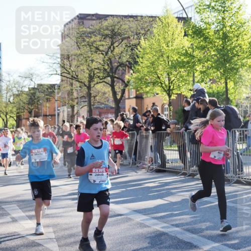25.04.2025 - Das Zehntel MichiJ http://msf.ph/oto/7702397 26.04.2025 08:52:48 Laufen 3112, 344 meine-sportfotos.de