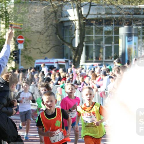 25.04.2025 - Das Zehntel Jannik Wohlers http://msf.ph/oto/7734611 26.04.2025 08:37:46 Laufen 2800, 3606 meine-sportfotos.de