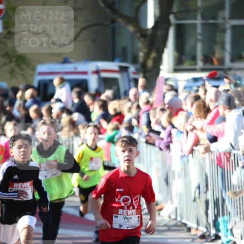 25.04.2025 - Das Zehntel Jannik Wohlers http://msf.ph/oto/7734682 26.04.2025 08:37:42 Laufen 1945 meine-sportfotos.de