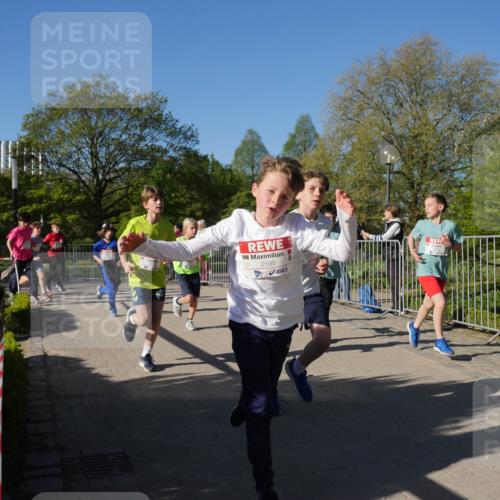 25.04.2025 - Das Zehntel Zöllner http://msf.ph/oto/7752130 26.04.2025 08:42:16 Laufen 2590 meine-sportfotos.de