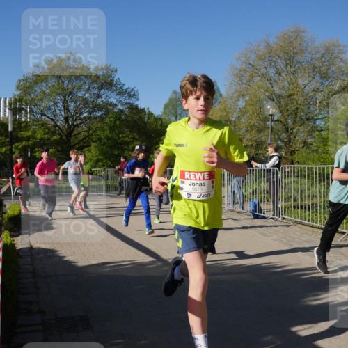 25.04.2025 - Das Zehntel Zöllner http://msf.ph/oto/7752142 26.04.2025 08:42:17 Laufen 3873 meine-sportfotos.de
