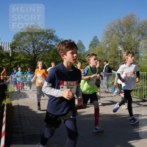 25.04.2025 - Das Zehntel Zöllner http://msf.ph/oto/7752323 26.04.2025 08:42:33 Laufen  meine-sportfotos.de