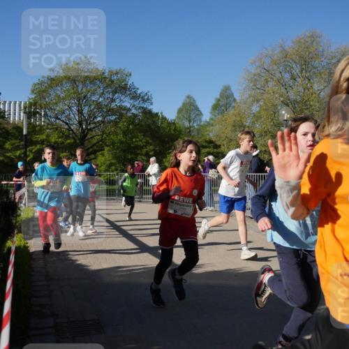 25.04.2025 - Das Zehntel Zöllner http://msf.ph/oto/7752340 26.04.2025 08:42:34 Laufen 3768, 3781 meine-sportfotos.de