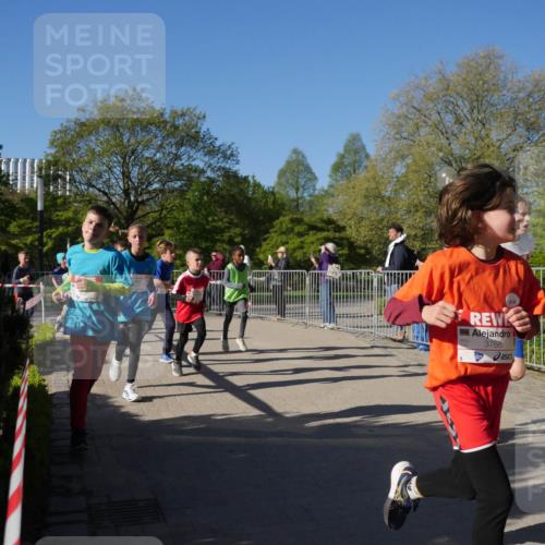 25.04.2025 - Das Zehntel Zöllner http://msf.ph/oto/7752346 26.04.2025 08:42:35 Laufen 3768 meine-sportfotos.de