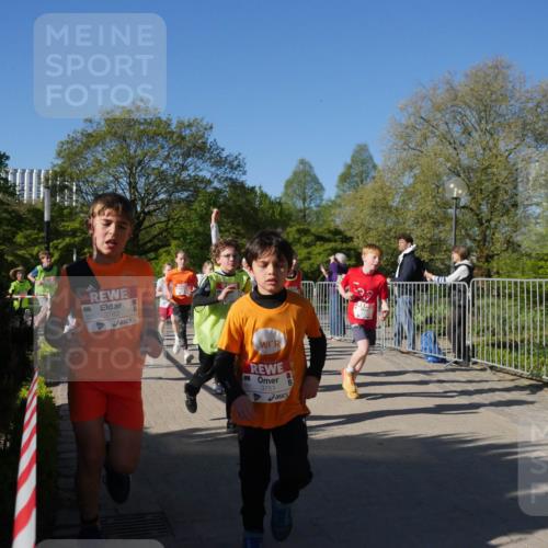 25.04.2025 - Das Zehntel Zöllner http://msf.ph/oto/7752428 26.04.2025 08:42:42 Laufen 3783, 3751 meine-sportfotos.de