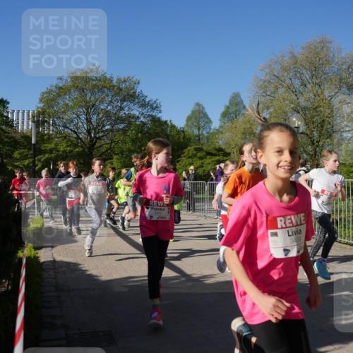 25.04.2025 - Das Zehntel Zöllner http://msf.ph/oto/7752450 26.04.2025 08:42:44 Laufen 3449, 3409 meine-sportfotos.de