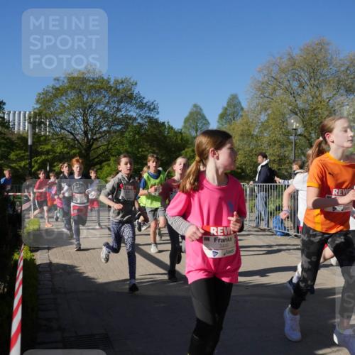 25.04.2025 - Das Zehntel Zöllner http://msf.ph/oto/7752454 26.04.2025 08:42:44 Laufen 3449 meine-sportfotos.de