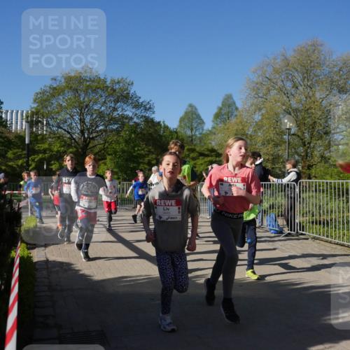 25.04.2025 - Das Zehntel Zöllner http://msf.ph/oto/7752457 26.04.2025 08:42:45 Laufen 3885 meine-sportfotos.de