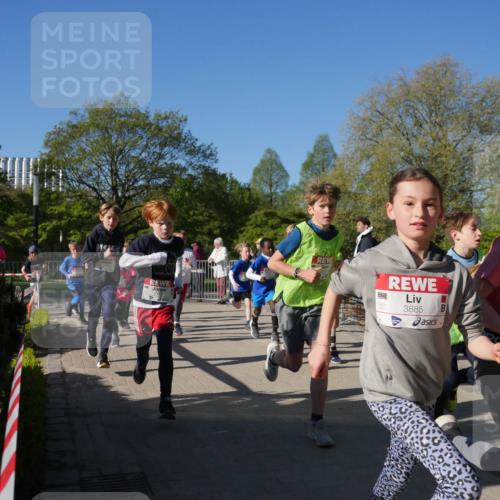 25.04.2025 - Das Zehntel Zöllner http://msf.ph/oto/7752460 26.04.2025 08:42:45 Laufen 2628, 3885 meine-sportfotos.de
