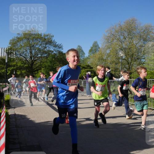 25.04.2025 - Das Zehntel Zöllner http://msf.ph/oto/7752489 26.04.2025 08:42:48 Laufen 19, 1937 meine-sportfotos.de