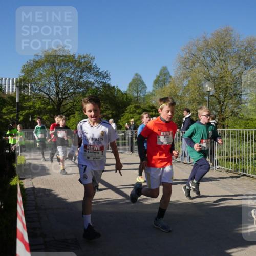 25.04.2025 - Das Zehntel Zöllner http://msf.ph/oto/7752616 26.04.2025 08:42:59 Laufen 2471, 3179 meine-sportfotos.de