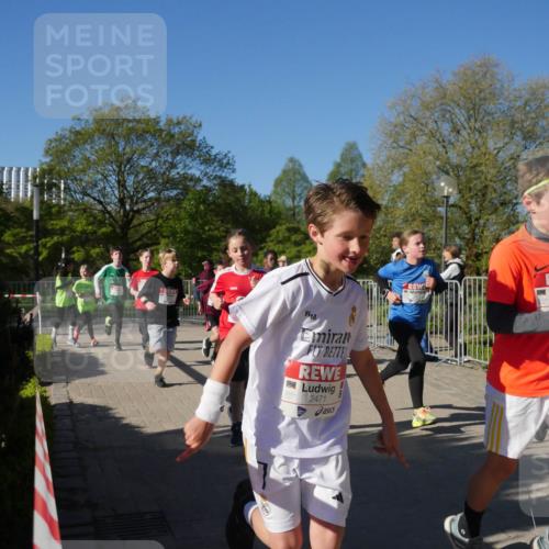 25.04.2025 - Das Zehntel Zöllner http://msf.ph/oto/7752623 26.04.2025 08:42:59 Laufen 2471, 2464 meine-sportfotos.de
