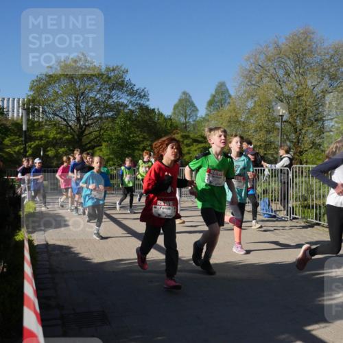 25.04.2025 - Das Zehntel Zöllner http://msf.ph/oto/7752764 26.04.2025 08:43:12 Laufen 3944 meine-sportfotos.de