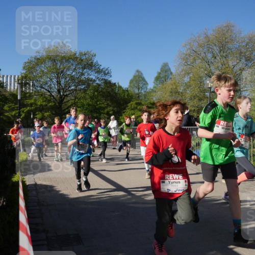 25.04.2025 - Das Zehntel Zöllner http://msf.ph/oto/7752768 26.04.2025 08:43:12 Laufen 3944, 3943 meine-sportfotos.de