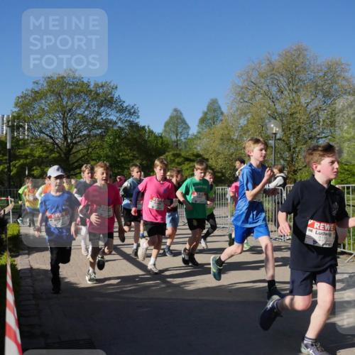25.04.2025 - Das Zehntel Zöllner http://msf.ph/oto/7752786 26.04.2025 08:43:14 Laufen 1118 meine-sportfotos.de