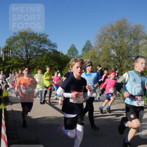 25.04.2025 - Das Zehntel Zöllner http://msf.ph/oto/7752802 26.04.2025 08:43:16 Laufen 2626, 3102 meine-sportfotos.de