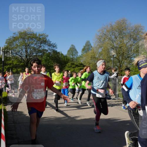 25.04.2025 - Das Zehntel Zöllner http://msf.ph/oto/7752806 26.04.2025 08:43:16 Laufen 3721 meine-sportfotos.de