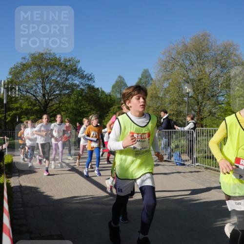 25.04.2025 - Das Zehntel Zöllner http://msf.ph/oto/7752820 26.04.2025 08:43:17 Laufen 3610, 3611 meine-sportfotos.de
