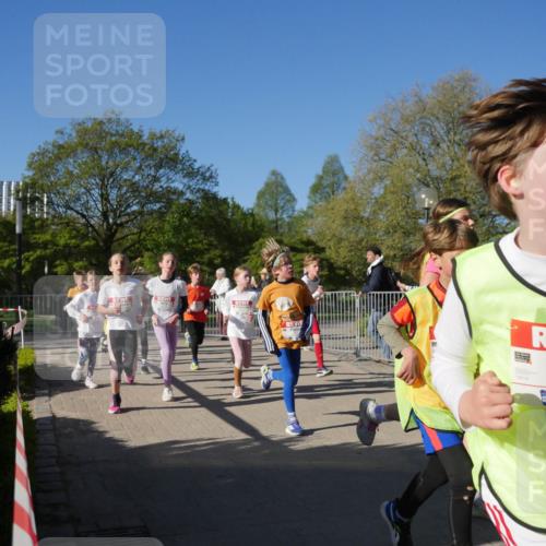 25.04.2025 - Das Zehntel Zöllner http://msf.ph/oto/7752824 26.04.2025 08:43:18 Laufen 3610 meine-sportfotos.de