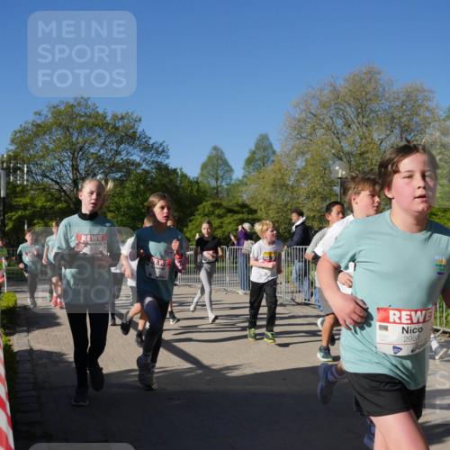 25.04.2025 - Das Zehntel Zöllner http://msf.ph/oto/7752902 26.04.2025 08:43:25 Laufen 2951 meine-sportfotos.de