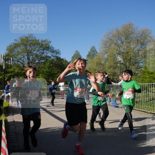 25.04.2025 - Das Zehntel Zöllner http://msf.ph/oto/7752935 26.04.2025 08:43:28 Laufen 2981, 2994 meine-sportfotos.de