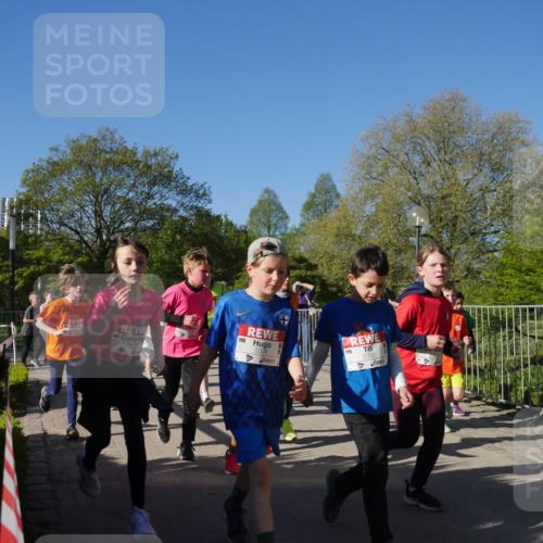 25.04.2025 - Das Zehntel Zöllner http://msf.ph/oto/7753015 26.04.2025 08:43:35 Laufen 2336, 2332 meine-sportfotos.de