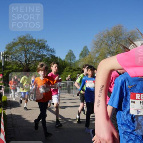 25.04.2025 - Das Zehntel Zöllner http://msf.ph/oto/7753023 26.04.2025 08:43:36 Laufen 990480, 2336 meine-sportfotos.de