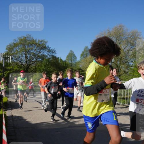 25.04.2025 - Das Zehntel Zöllner http://msf.ph/oto/7753042 26.04.2025 08:43:38 Laufen 2153, 2151 meine-sportfotos.de