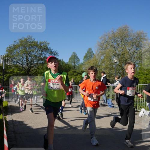 25.04.2025 - Das Zehntel Zöllner http://msf.ph/oto/7753058 26.04.2025 08:43:39 Laufen 3213 meine-sportfotos.de