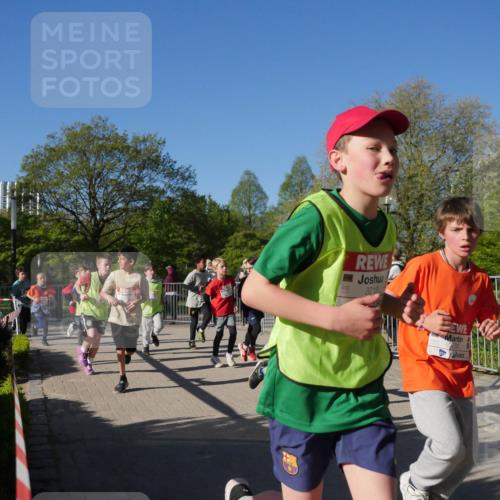25.04.2025 - Das Zehntel Zöllner http://msf.ph/oto/7753061 26.04.2025 08:43:40 Laufen 3213, 3733 meine-sportfotos.de