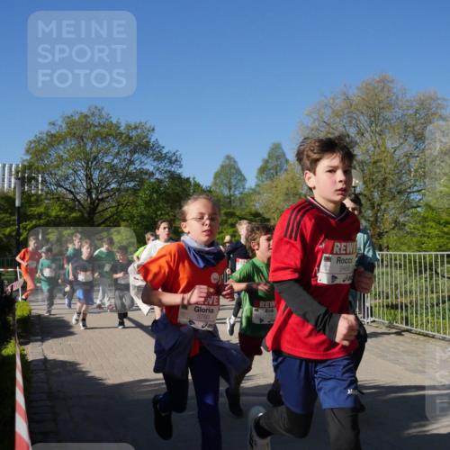 25.04.2025 - Das Zehntel Zöllner http://msf.ph/oto/7753092 26.04.2025 08:43:43 Laufen 3780, 2468 meine-sportfotos.de