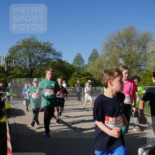 25.04.2025 - Das Zehntel Zöllner http://msf.ph/oto/7753114 26.04.2025 08:43:45 Laufen 2647, 401, 2616 meine-sportfotos.de