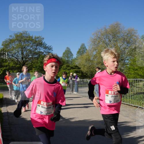 25.04.2025 - Das Zehntel Zöllner http://msf.ph/oto/7753440 26.04.2025 08:44:16 Laufen 3389, 3326, 16 meine-sportfotos.de
