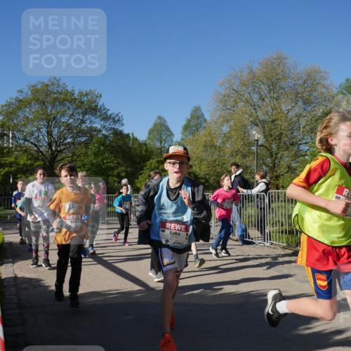 25.04.2025 - Das Zehntel Zöllner http://msf.ph/oto/7753569 26.04.2025 08:44:27 Laufen 3101, 70 meine-sportfotos.de
