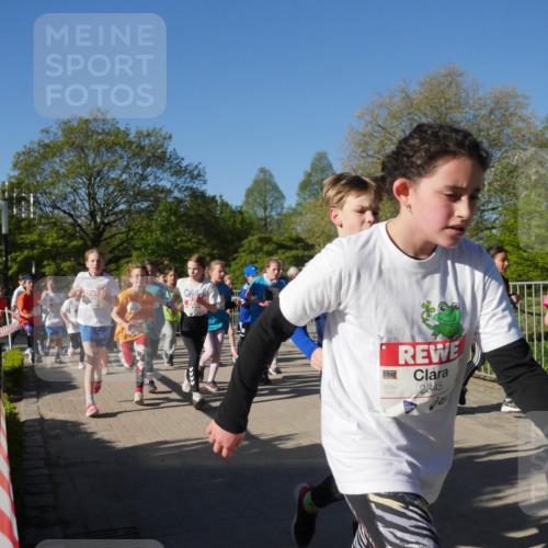 25.04.2025 - Das Zehntel Zöllner http://msf.ph/oto/7753600 26.04.2025 08:44:31 Laufen 2345 meine-sportfotos.de