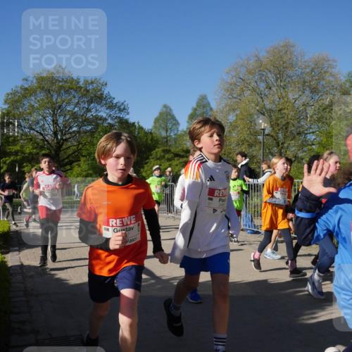 25.04.2025 - Das Zehntel Zöllner http://msf.ph/oto/7753640 26.04.2025 08:44:34 Laufen 2467, 1983 meine-sportfotos.de