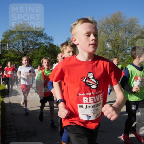 25.04.2025 - Das Zehntel Zöllner http://msf.ph/oto/7753762 26.04.2025 08:44:45 Laufen 3915, 3915 meine-sportfotos.de