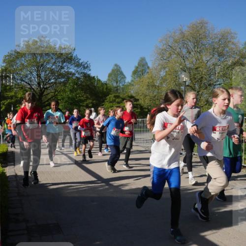 25.04.2025 - Das Zehntel Zöllner http://msf.ph/oto/7753781 26.04.2025 08:44:47 Laufen 2864 meine-sportfotos.de