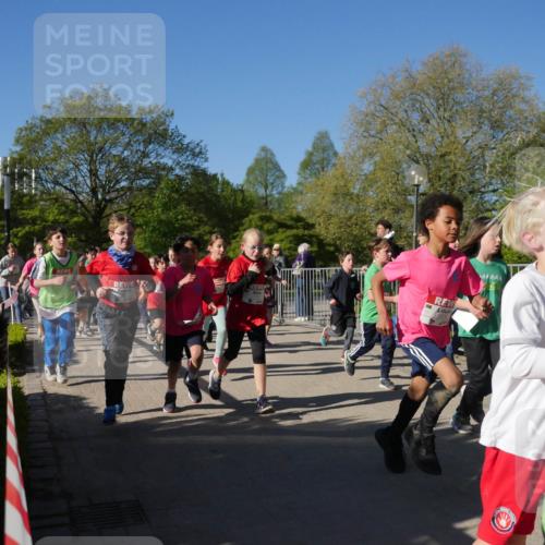 25.04.2025 - Das Zehntel Zöllner http://msf.ph/oto/7753880 26.04.2025 08:44:57 Laufen 3328 meine-sportfotos.de